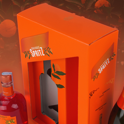 Dovanų pakuotė gėrimams iš gofruoto kartono su įdėklu